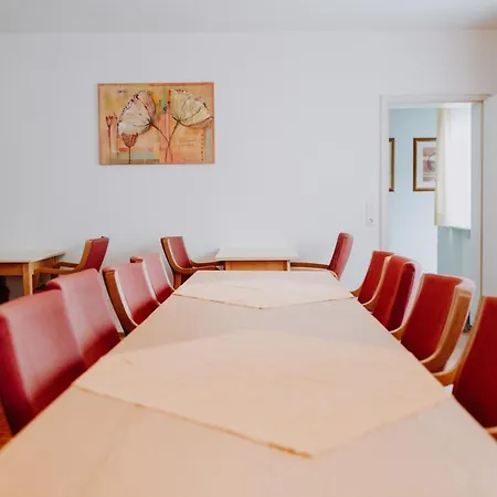 Neustart Hotel *