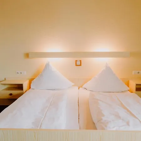 Neustart Hotel *